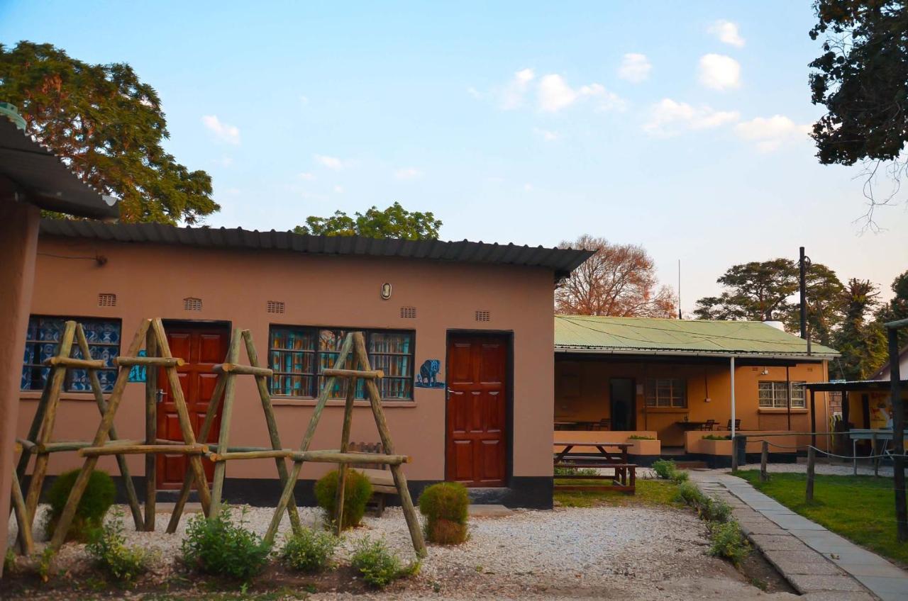 بيت شباب Lusaka Backpackers المظهر الخارجي الصورة